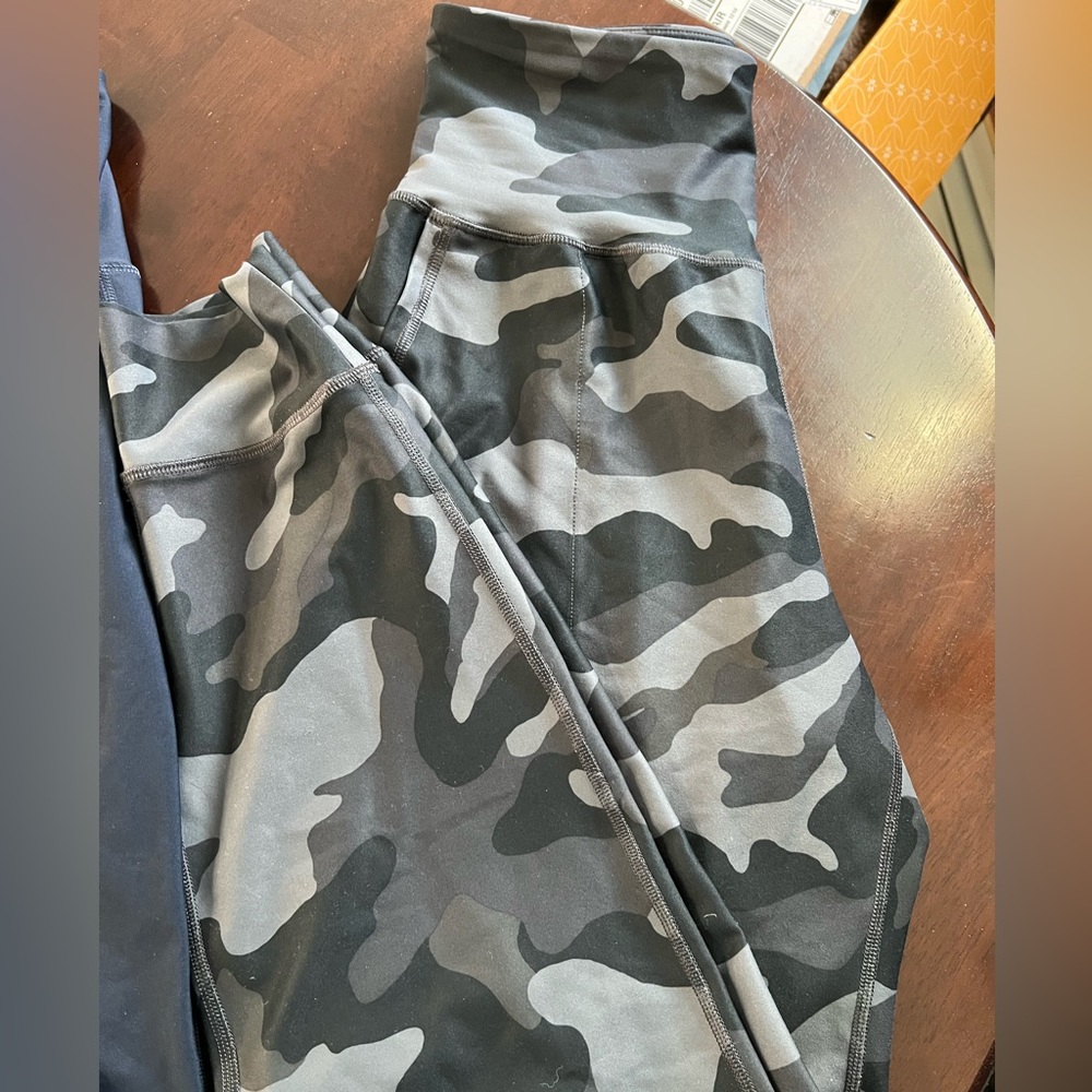 Old Navy black/grey camo joggers size small